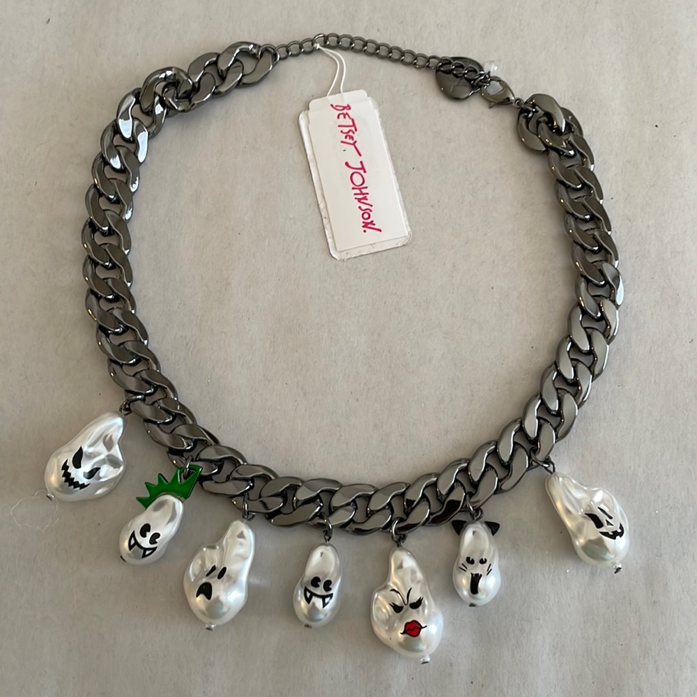 BETSEY JOHNSON Ghost Pearl Necklace, NWOT